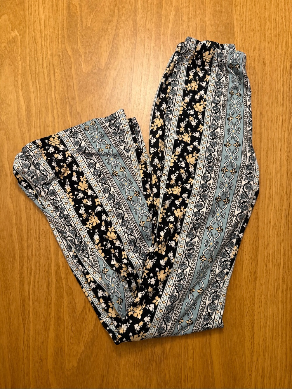 Forever 21 Paisley Print Elastic Waist Flare Leggings. Black, Orange, Light Blue
